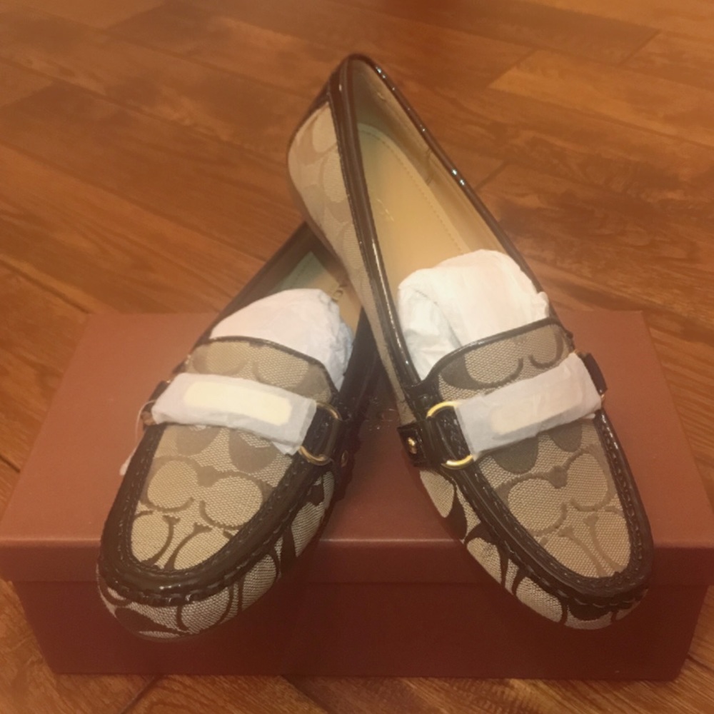 [BRAND NEW] Khaki Coach Felisha Women’s Loafer!!